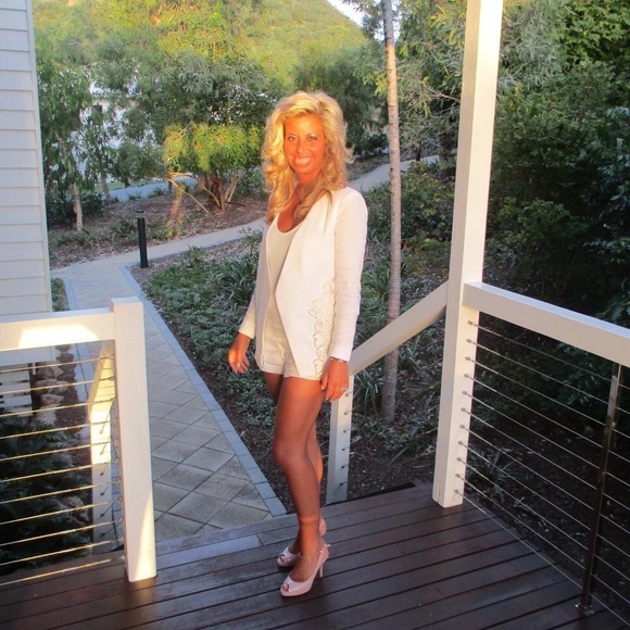 Alice and Olivia Blazer and Short Set - Picture 5 of 13